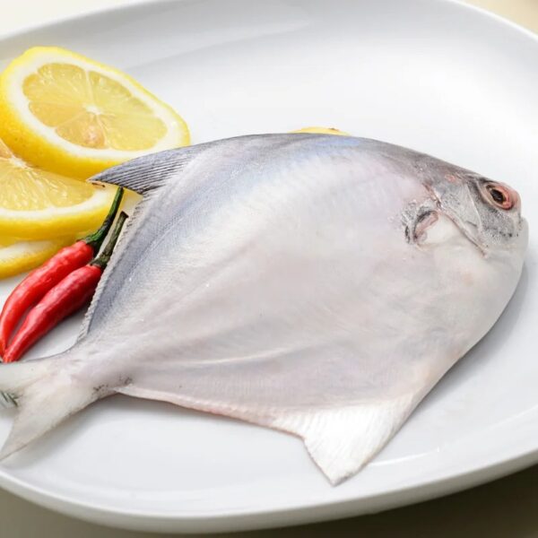 Whole Silver Pomfret (2 Pcs)